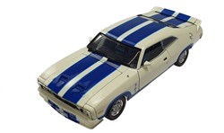 1:32 96 XC Cobra Ford Falcon Wht Bl Stripe